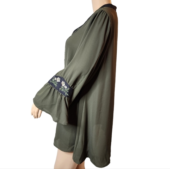 NWT style & co green floral embroidered flare sleeve blouse. Women's size 1X. - Picture 13 of 16